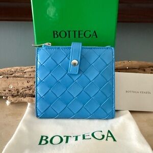 Bottega Veneta Intrecciato Leather Bi-fold Wallet - Like New